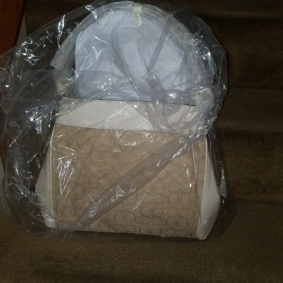 NWT COACH SOLD ON MERCARI @ 25 JUNE 2020 8:30am - Picture 2 of 6